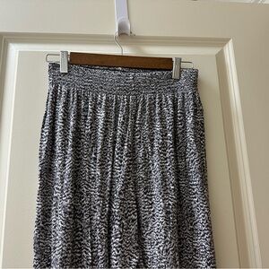 Women’s medium pull on pants